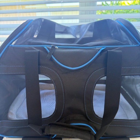 Katziela Luxury Rider Pet Carrier with Removable Wheels Double Telescopic Handle - Picture 10 of 15